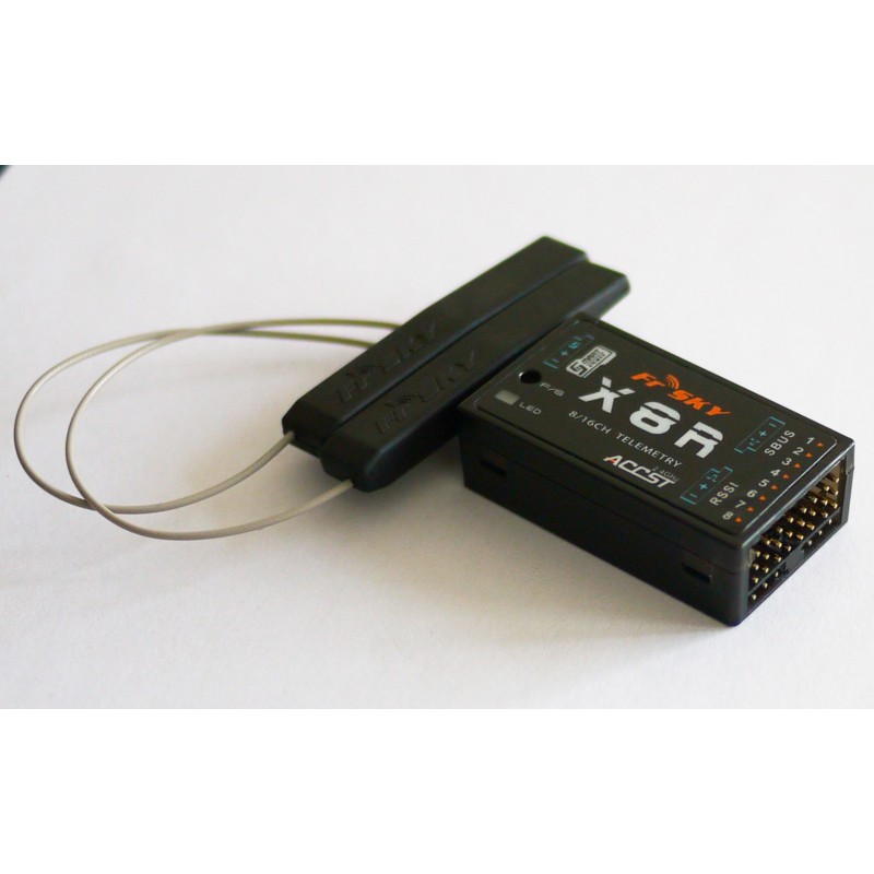 recepteur-816-voies-x8r-avec-antenne-pcb